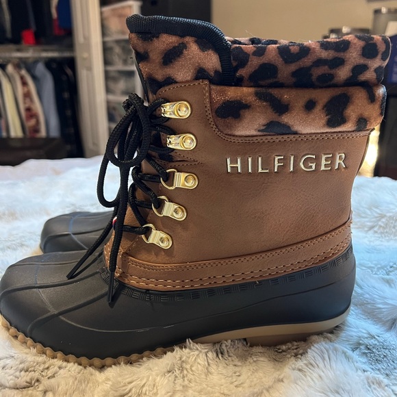 At sige sandheden gevinst lov Tommy Hilfiger | Shoes | Tommy Hilfiger Cheetah Duck Boots | Poshmark